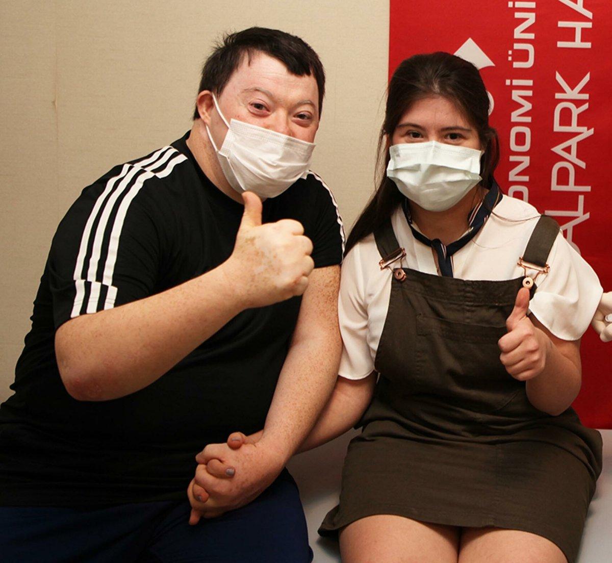 Down sendromlu Ece ve Serdal, 15 ay sonra aşı sayesinde kavuştu