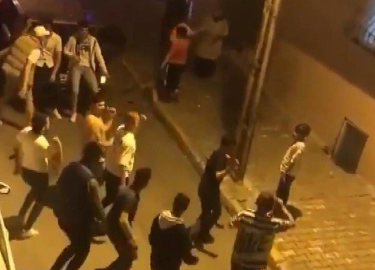 Sultanbeyli’de kısıtlama saatinde müzikli eğlence