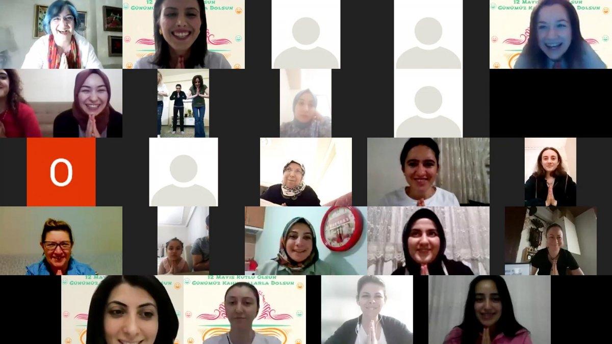 Hemşireler ‘kahkaha yogası’ ile stres attı