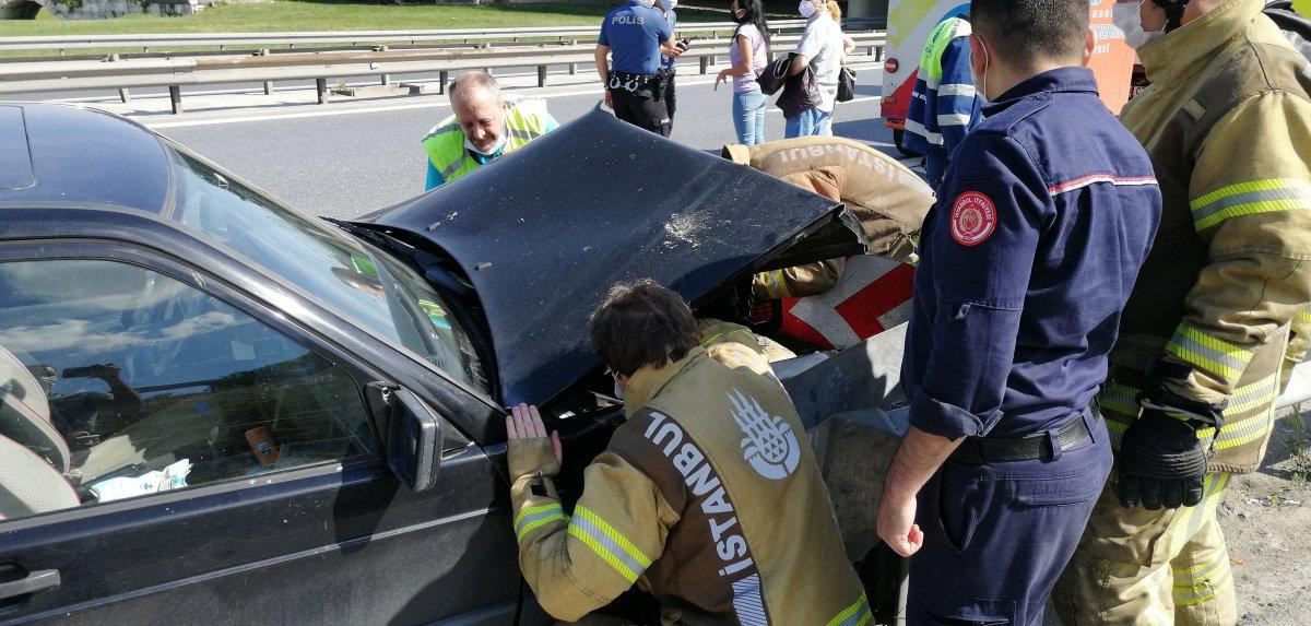 Bahçelievler'de bariyer otomobile girdi