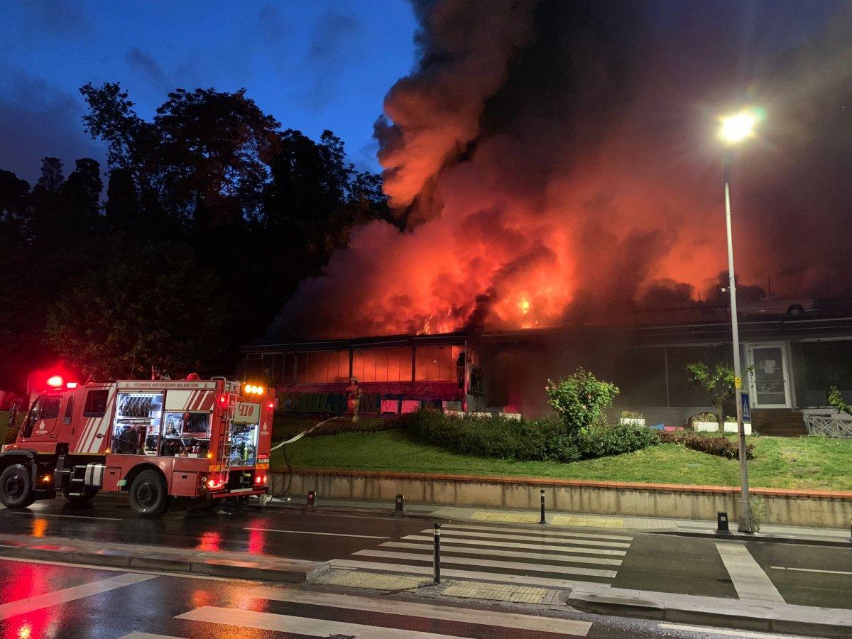 Üsküdar'da bir kafede yangın çıktı