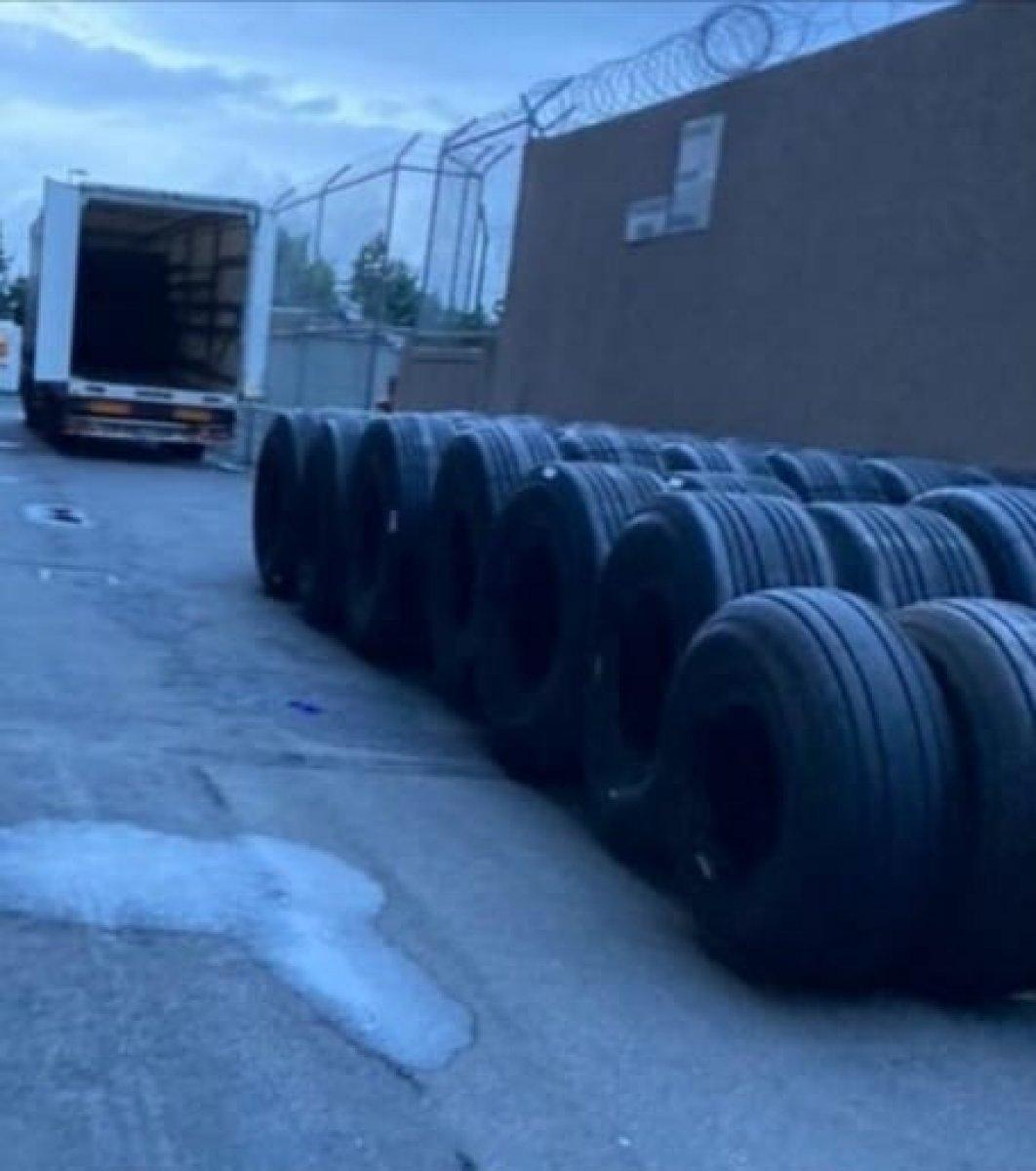 Atatürk Havalimanı'nda tır kasasından göçmen çıktı