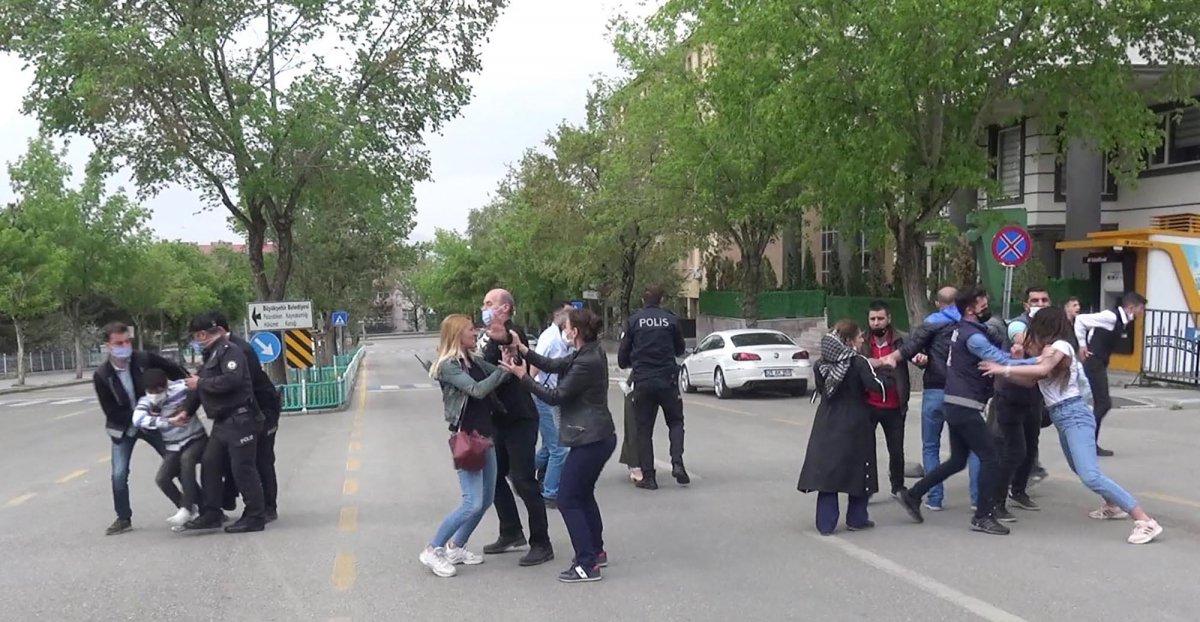 Erzurum'da adliye binası önünde kavga