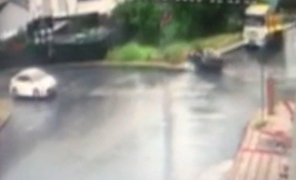 Arnavutköy'de el freni çekilmeyen araç çayırlığa uçtu