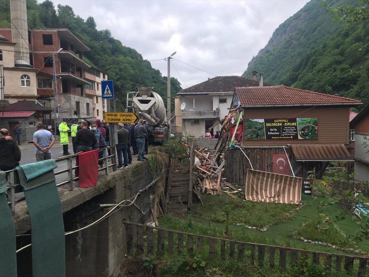 Rize'de beton mikseri markete daldı: 2 yaralı