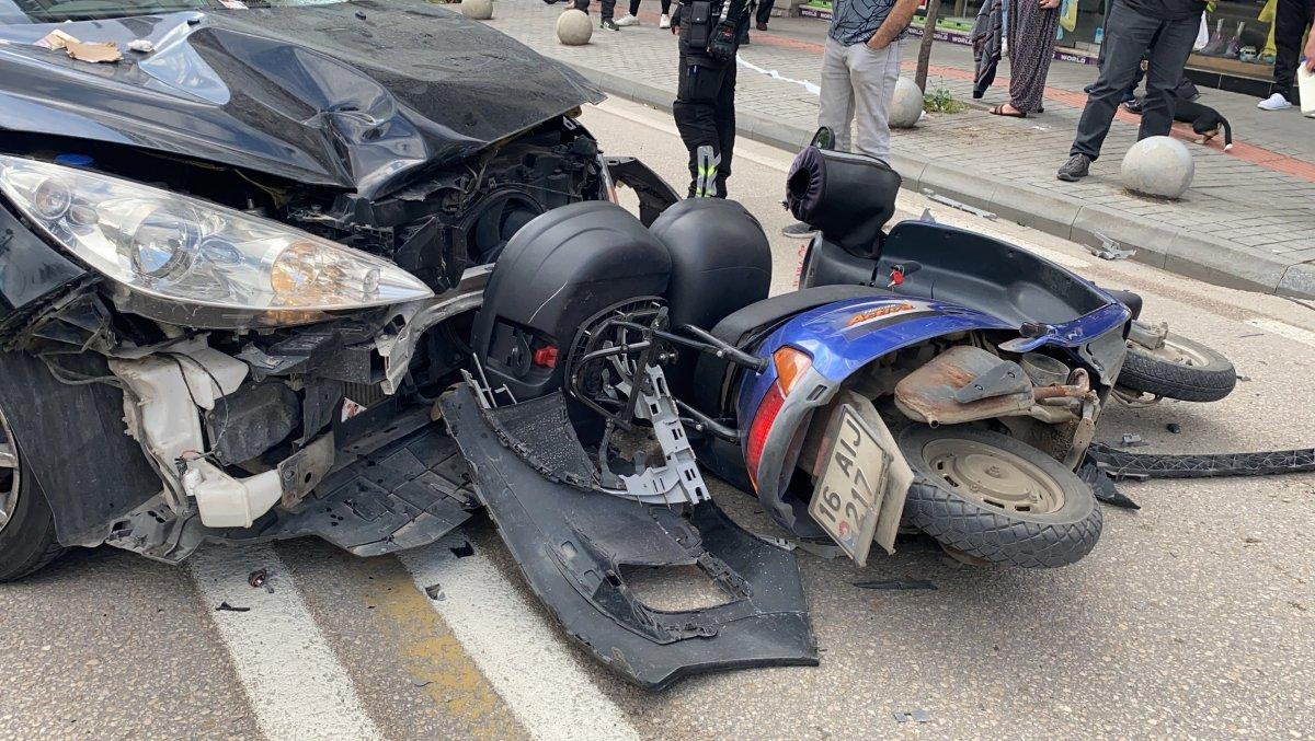 Bursa’da otomobil ile kurye çarpıştı: 1 yaralı