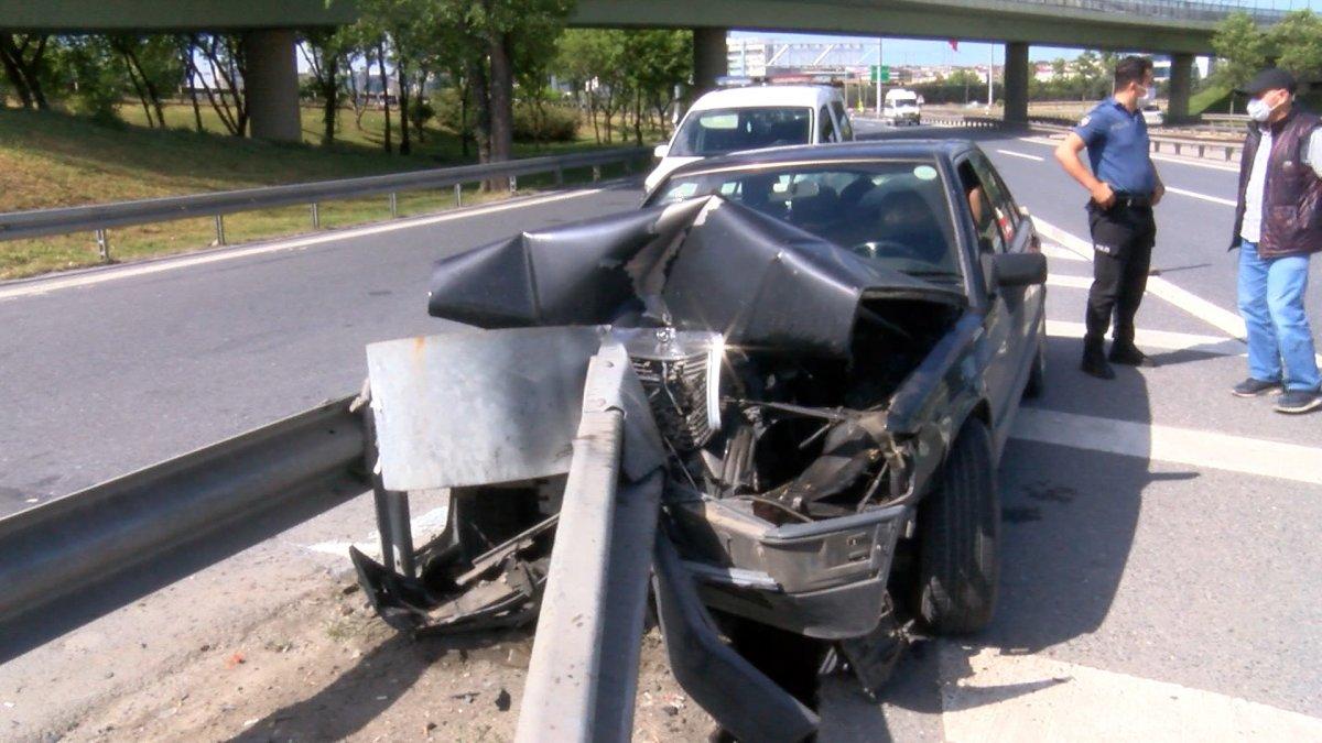 Bahçelievler'de bariyer otomobile girdi