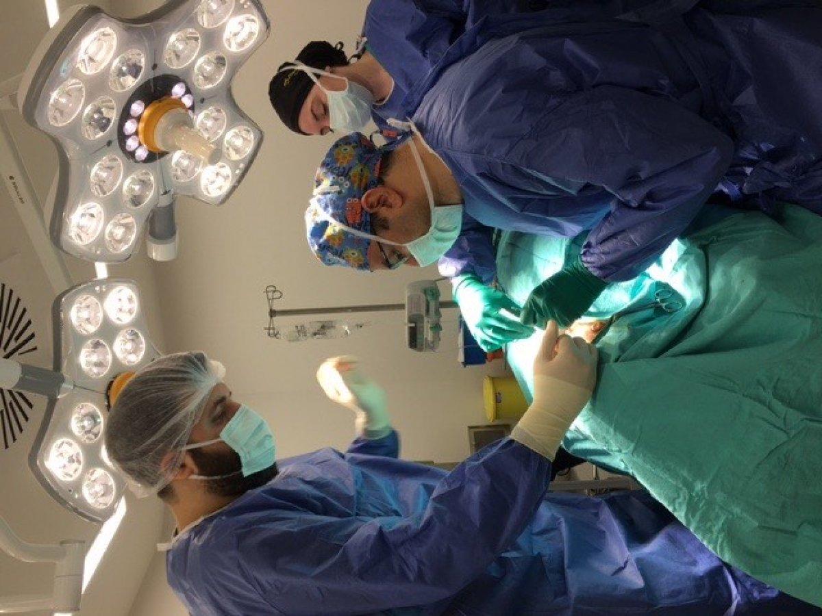 İstanbul'da bir kadının tükürük bezinde taş çıktı