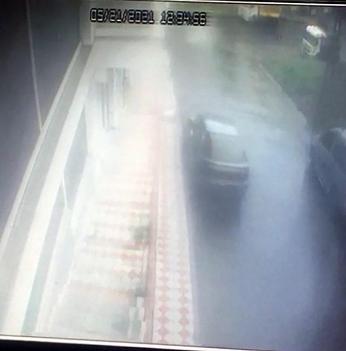 Arnavutköy'de el freni çekilmeyen araç çayırlığa uçtu