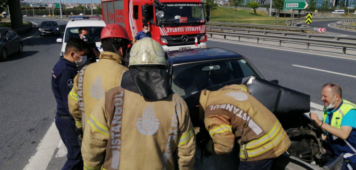 Bahçelievler'de bariyer otomobile girdi