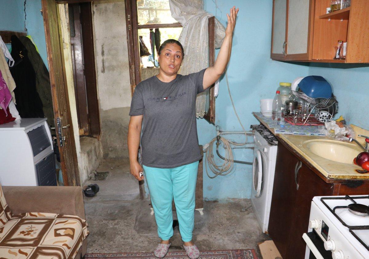 Adanalı çift evi terk eden kızlarına kavuşmayı bekliyor