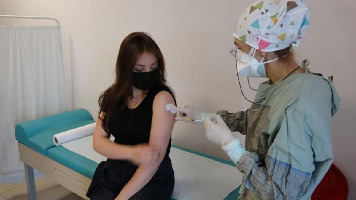 20 yaş üstü aşı ne zaman olacak? Bakan Koca tarih verdi..