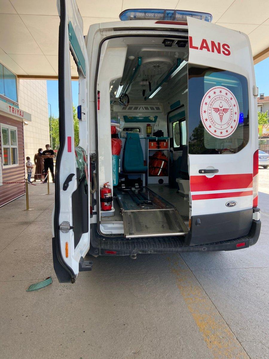 Bursa’da ambulansa taşlı saldırı