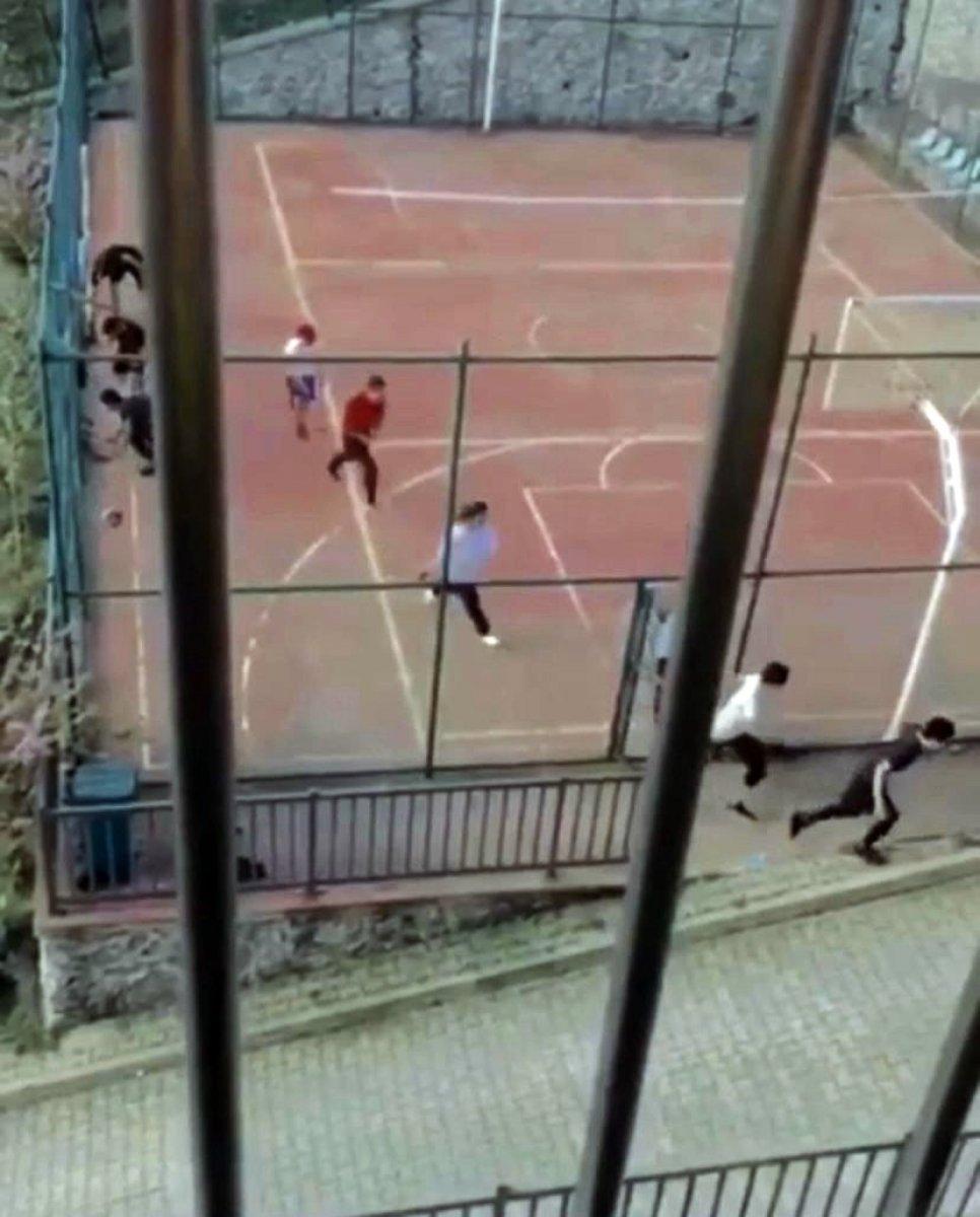 Sakarya’da polis sirenini duyan çocuklar, oyunu bırakıp eve kaçtı