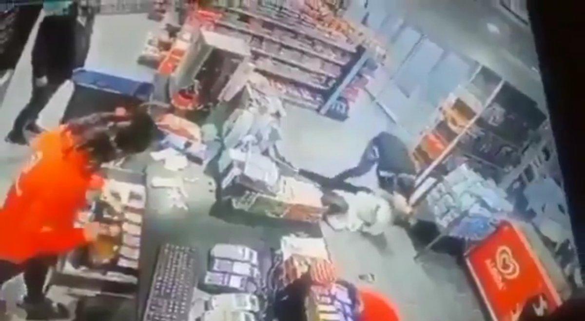 Yozgat'taki benzinlikte, kadının dayak yemesini film gibi izlediler