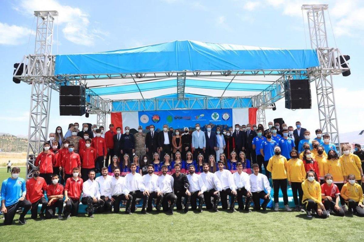 Bakan Kasapoğlu, Şırnak'ta Cudi Cup Tenis Turnuvası'nı izledi