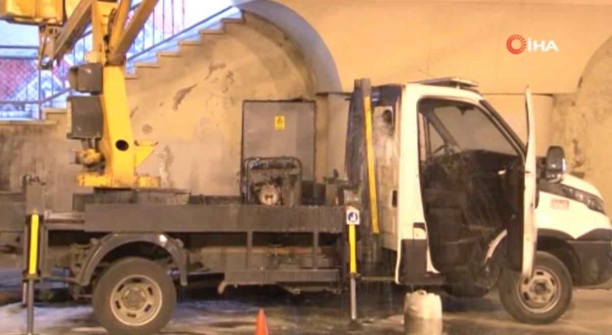 Topkapı alt geçidinde onarım çalışmaları sırasında yangın çıktı