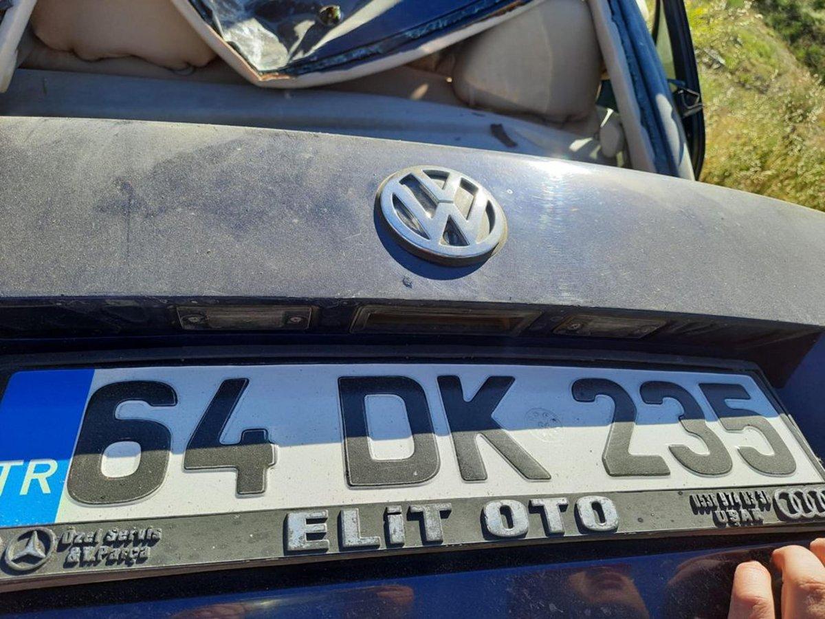 Kütahya'da kontrolden çıkan otomobil istinat duvarına çarptı