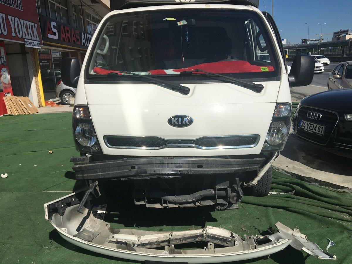 Avcılar'da makas atan sürücü, 12 araca zarar verdi