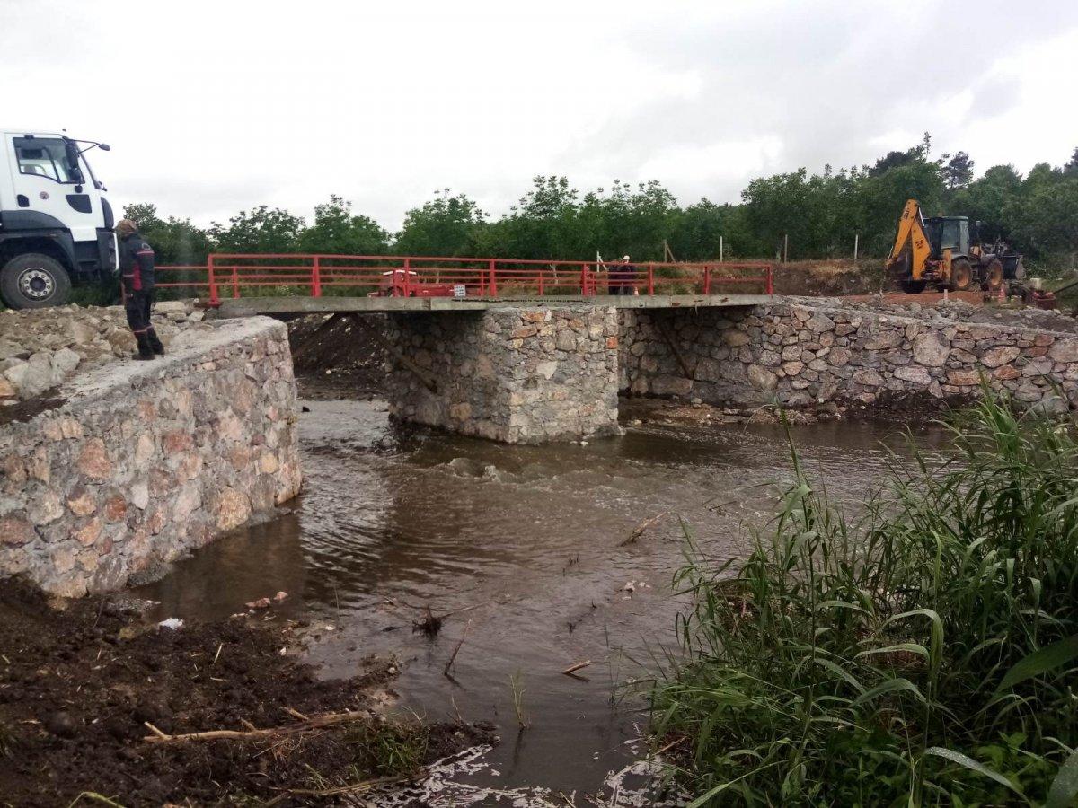Manisa’da yıkılan köprünün yerine yenisi yapıldı