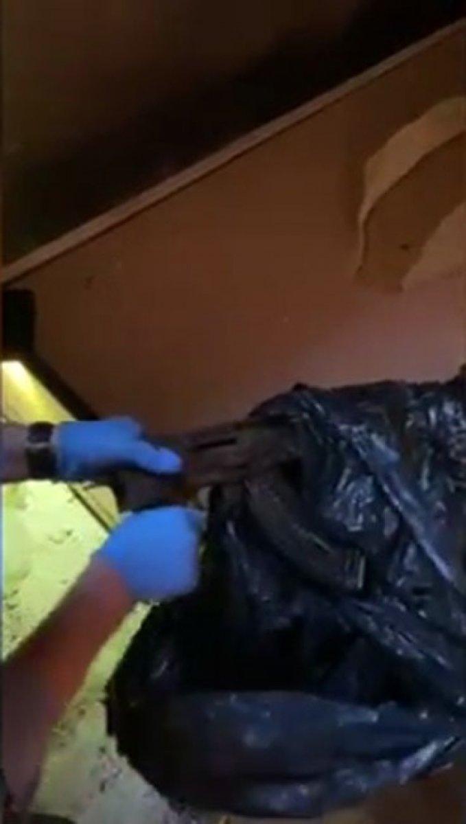 Beyoğlu’nda televizyon kutusunun içinden Kaleşnikof çıktı