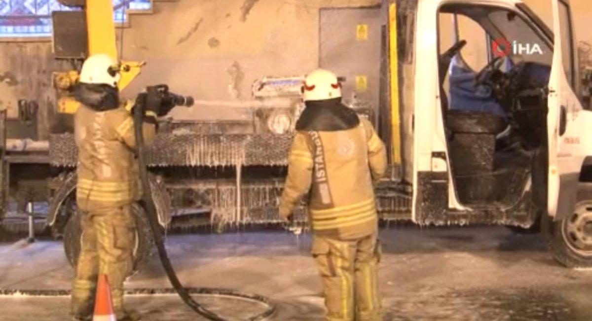 Topkapı alt geçidinde onarım çalışmaları sırasında yangın çıktı