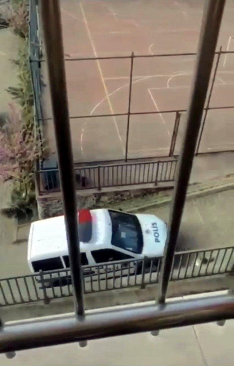 Sakarya’da polis sirenini duyan çocuklar, oyunu bırakıp eve kaçtı