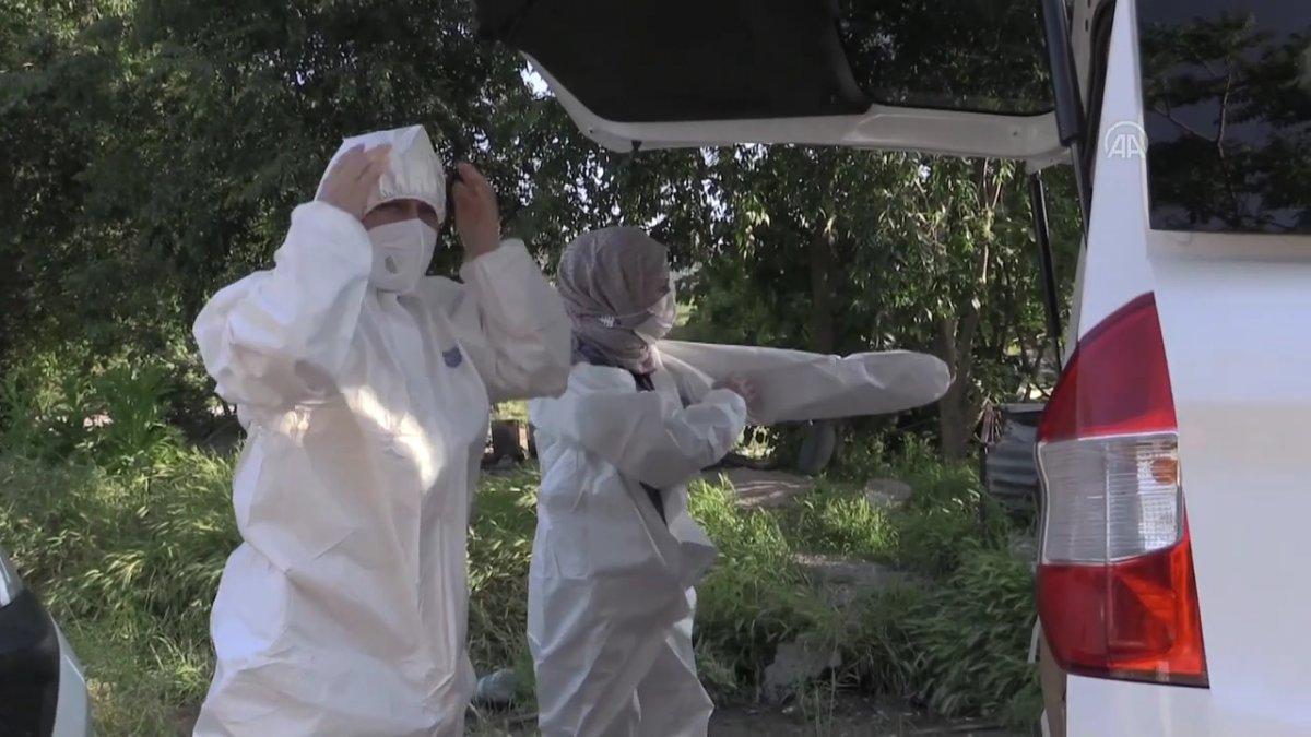 Tarım işçileri koronavirüs aşılarını tarlalarında oluyor