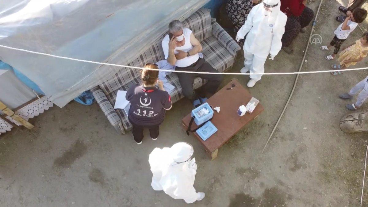 Tarım işçileri koronavirüs aşılarını tarlalarında oluyor