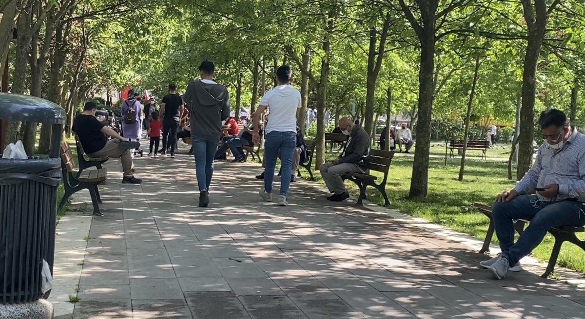 İstanbul'da kısıtlamada parkta bulunanlara ceza kesildi