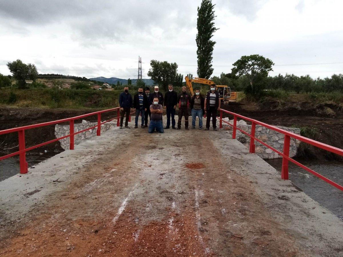 Manisa’da yıkılan köprünün yerine yenisi yapıldı