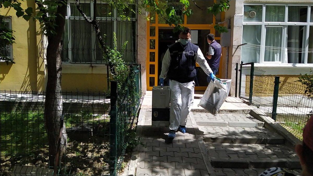 Küçükçekmece'de vahşet: Annesini öldürüp, kafasını kesti