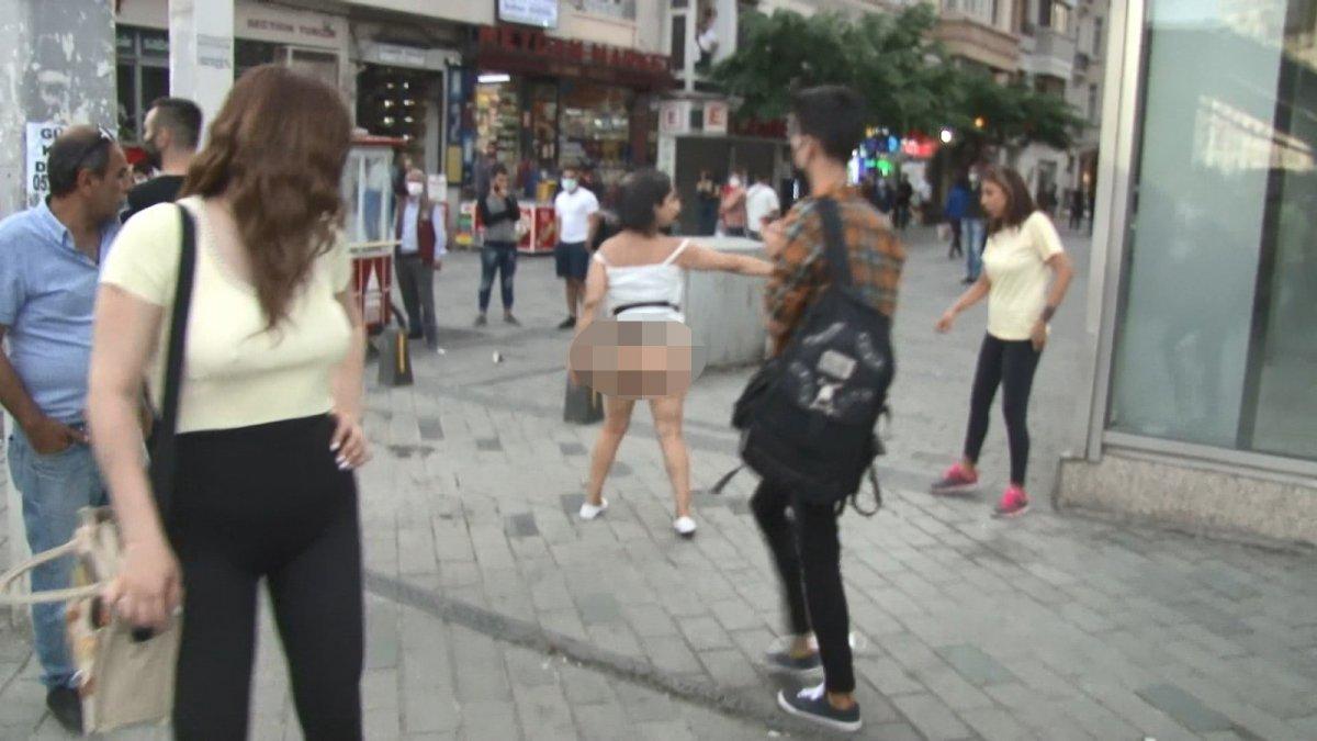 Taksim'in ortasında soyunan Faslı kadın