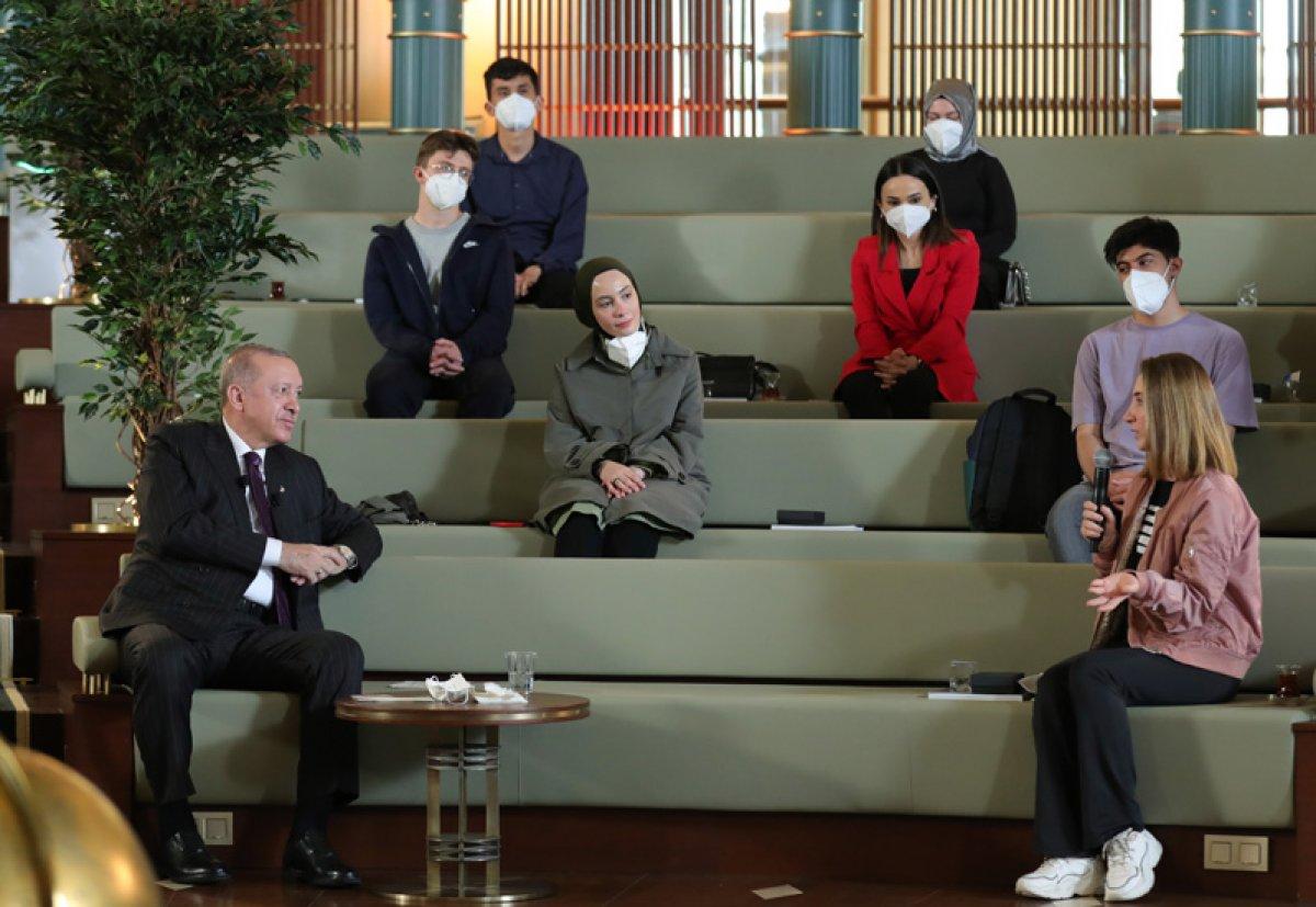 AK Parti'nin masasındaki Cumhurbaşkanlığı anketi