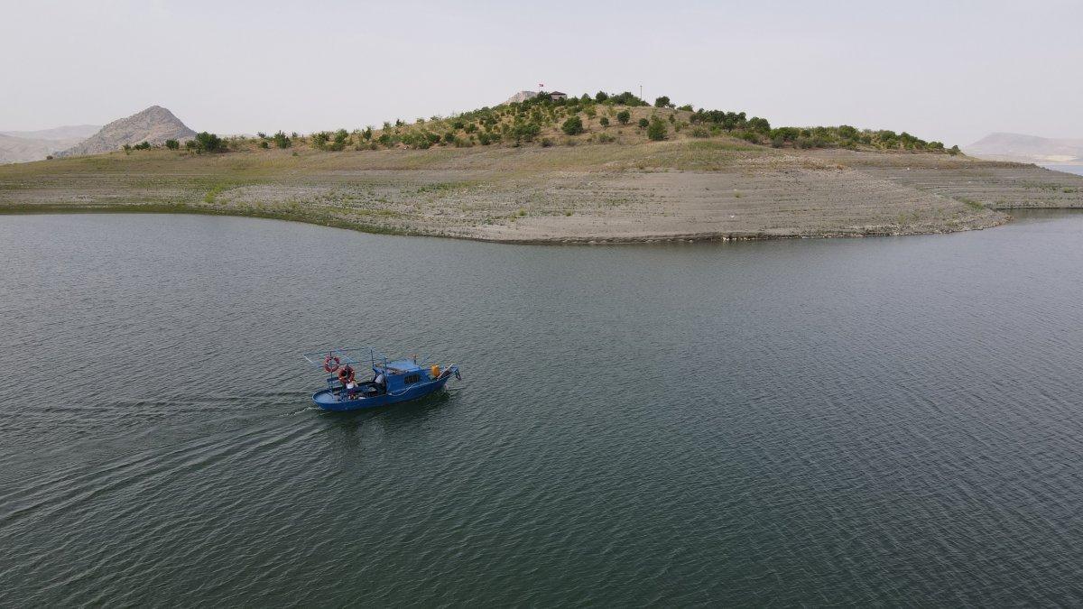 Tunceli'de Robinson Dede adasına kavuştu