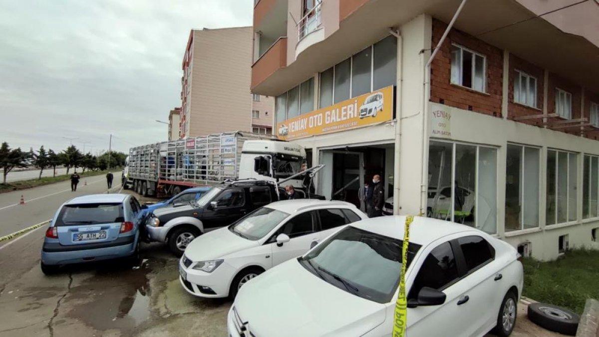 Giresun'da tüp yüklü kamyonet kontrolden çıktı