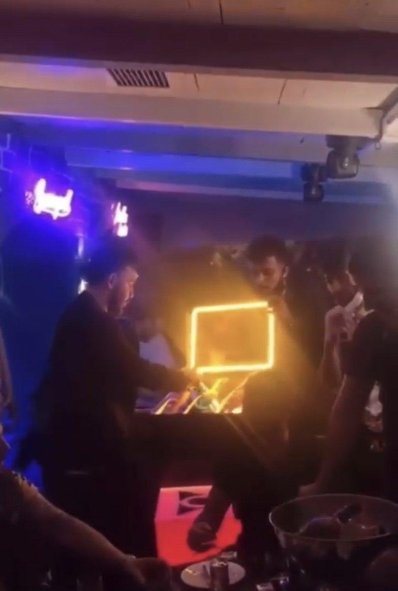 Beyoğlu'ndaki otelde kısıtlama günü doğum günü kutladılar