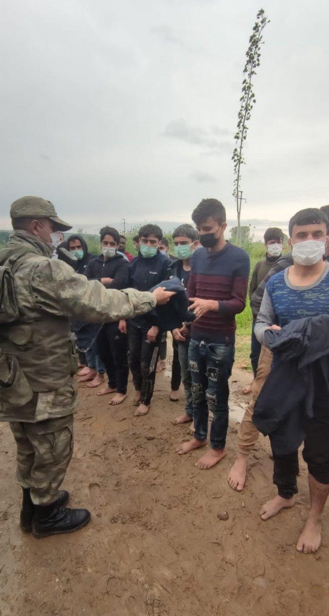 Meriç Nehri üzerinde mahsur bırakılan göçmenler kurtarıldı