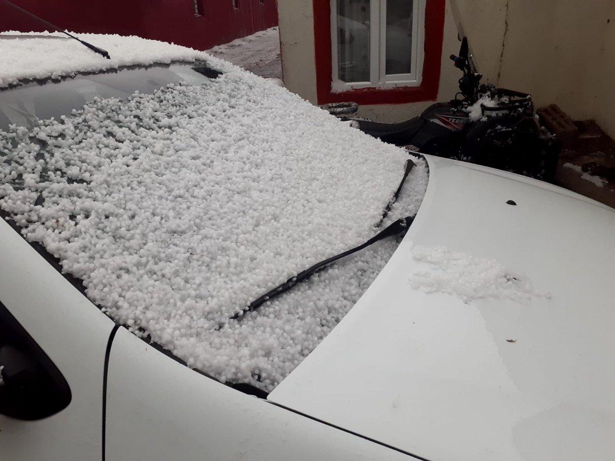 Ardahan'da dolu yağdı