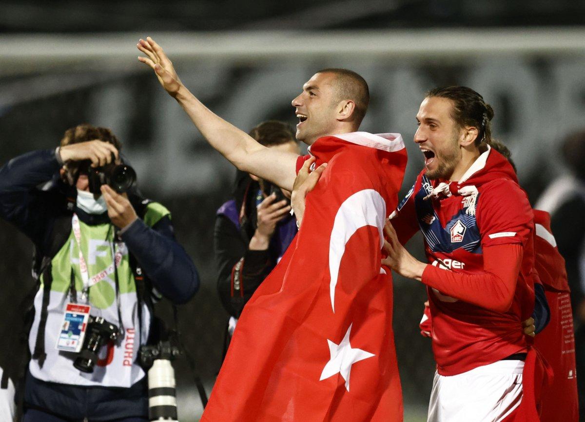 Fransa'da Lille taraftarından 'Türk bayraklı' şampiyonluk kutlaması