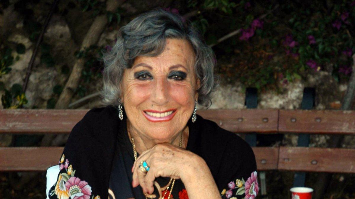 Cumhuriyetin Divası: Müzeyyen Senar kimdir?