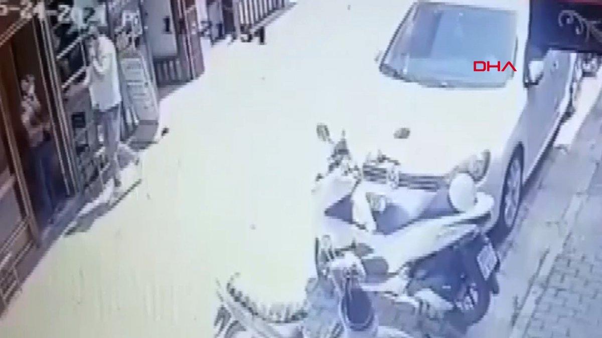 İzmir'de boşandığı eşini ve birlikte olduğu iki kişiyi yaraladı