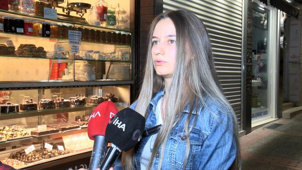 Bursa'da genç kadının cep telefonunu çalan kişi güvenlik kameralarına yansıdı