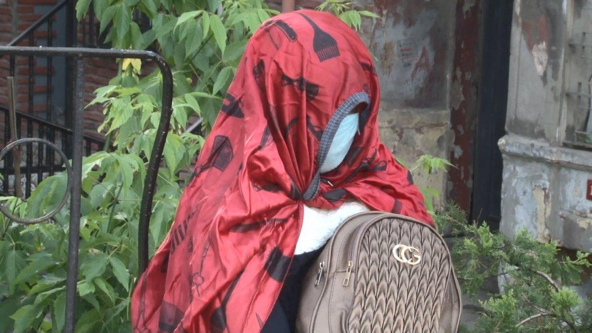 İstanbul'da Afrikalı kadın 5 gündür oturduğu yerden kalkmıyor