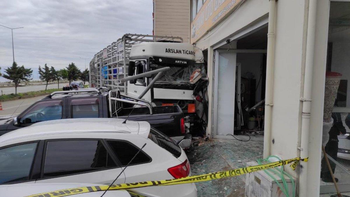 Giresun'da tüp yüklü kamyonet kontrolden çıktı