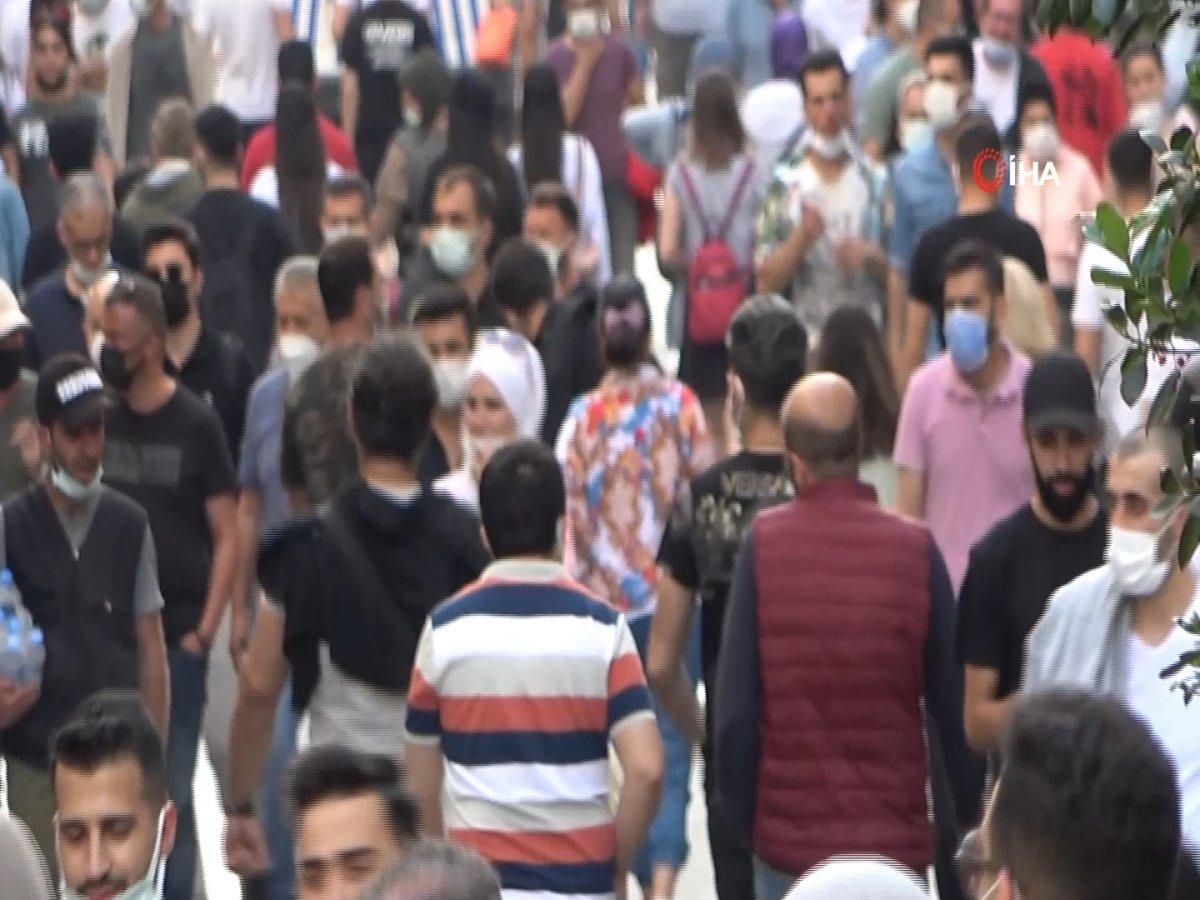 İstiklal Caddesi'nde ‘iğne atsan yere düşmeyecek’ dedirten yoğunluk