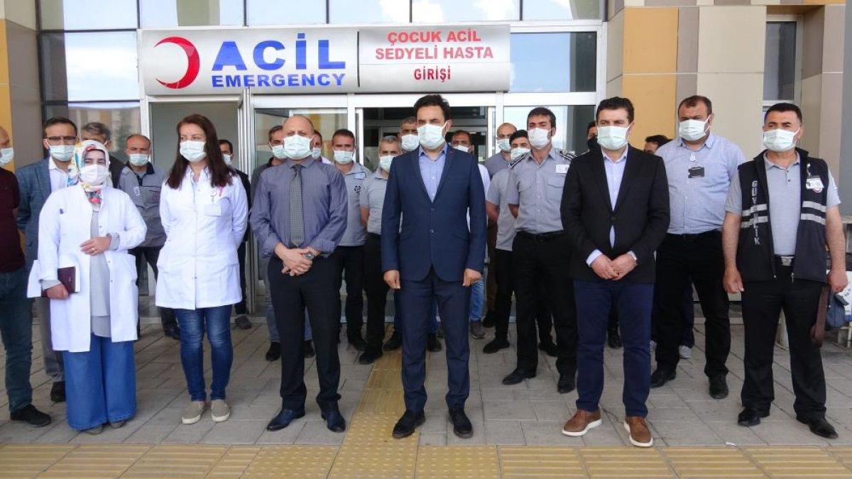 Van'da yaralı olarak geldiği hastanede 6 kişiyi darbetti