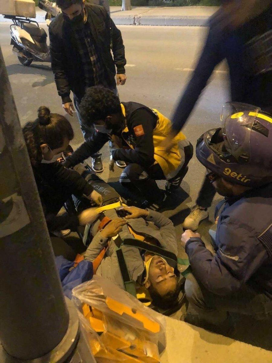 Beyoğlu’nda motosikletli, taksiye çarptı