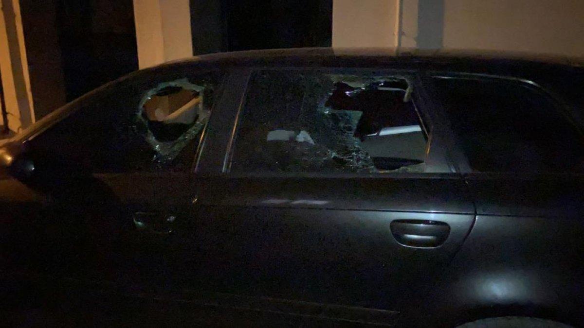 Bursa'da iki gencin kavgasını ayırdı, gece arabası çizildi