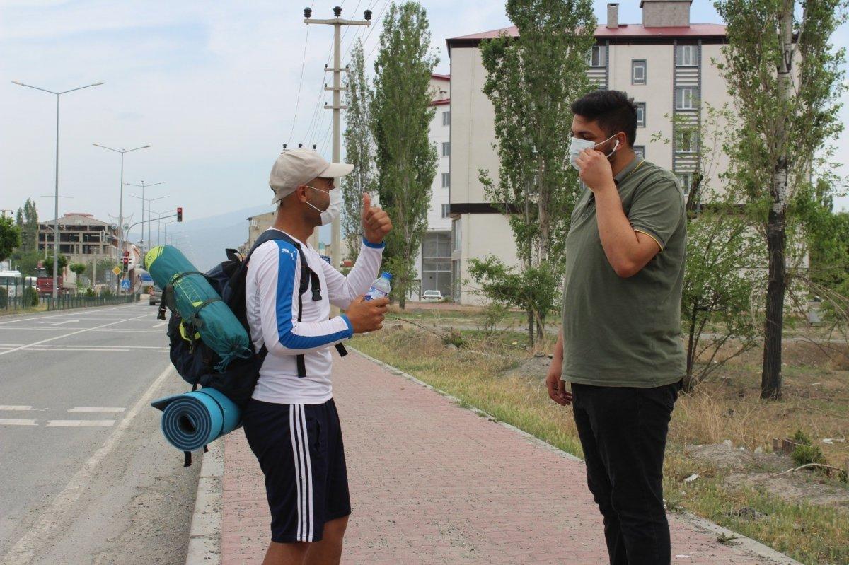İnsan ve hayvan hakları için Iğdır'dan Çanakkale'ye yürüyecek